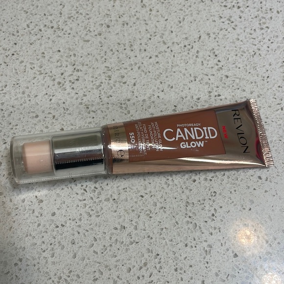 Revlon PhotoReady Candid Glow Foundation - Picture 6 of 10